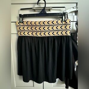 Y2K Embroidered Flouncy strapless top